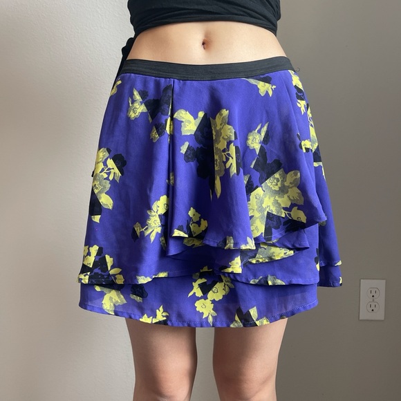 Volcom Purple and yellow floral skirt with elastic waistband - Picture 2 of 5
